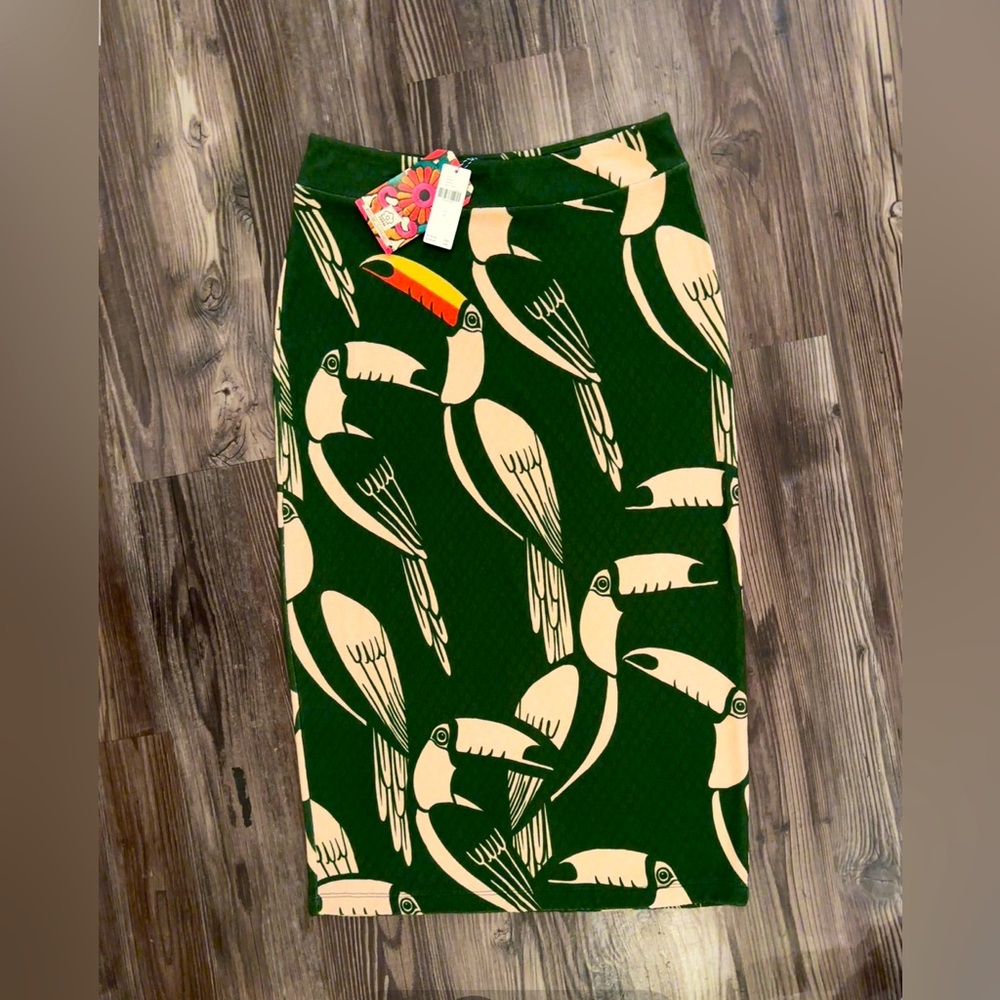 Anthropologie Farm Rio Toucans Stretchy, Casual Feel Skirt Size S NEW WITH TAGS